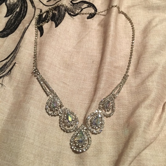 Diamond dangle earrings with matching necklace - Picture 2 of 2